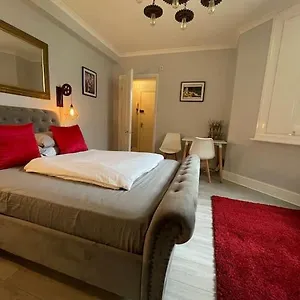 https://the-vault-cosy-apartment-in-central-hove-brighton.brighton-hotels-england.com