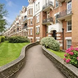 https://london-bridge-2b2b-rooftop-flat-shard-view-parking.brighton-hotels-england.com