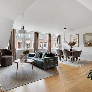 Apartment Sanders Leaves - Precious Two-bedroom Penthouse In Downtown, Copenhagen