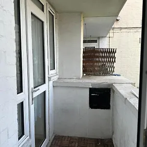 https://spacious-2-bed-flat.cambridgehotelsuk.com